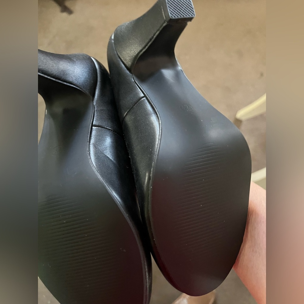 Source Unknown Black Double Strap Heels - image 8